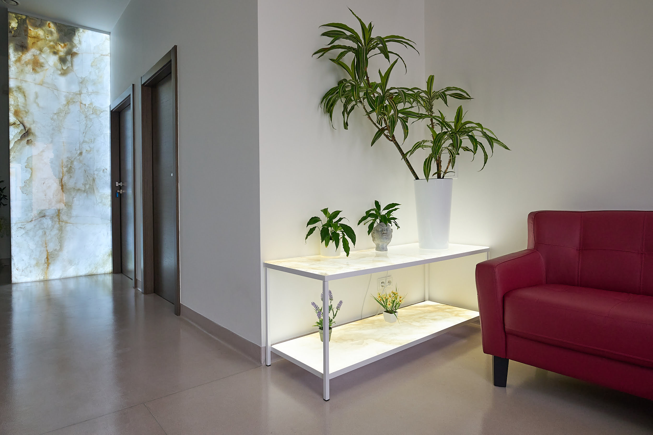 Ściana dekoracyjna z podświetlanego onyksu Onyks na ściane Dekoracyjną Onyks na stolik