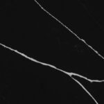 Czarny Konglomerat z białą żyłą Technistone na blaty kuchenne, parapety i schody.