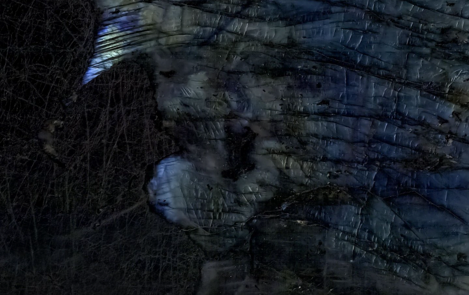 Czarny Granit Lemurian Blue z niebeskim odcieniem