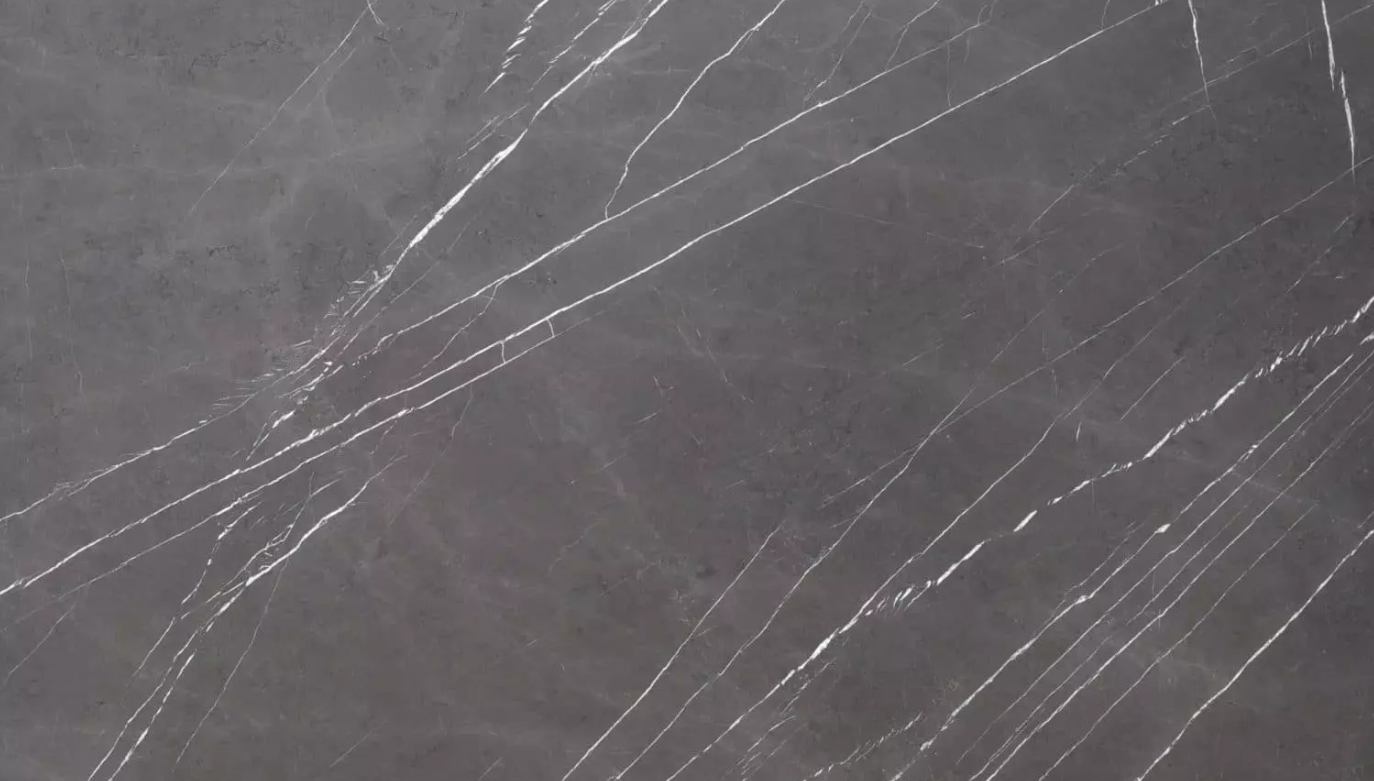 Piekny Szary Marmur Pietra Grey - elegancki marmur na ścianę dekoracyjną, schody, okladziny wyspy kuchennej - wzór